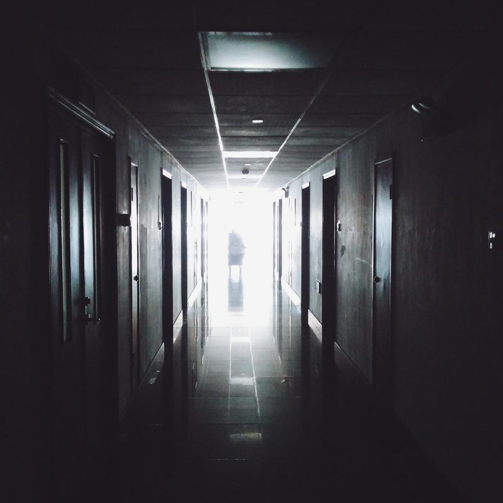 hallway, hospital, medical-867226.jpg